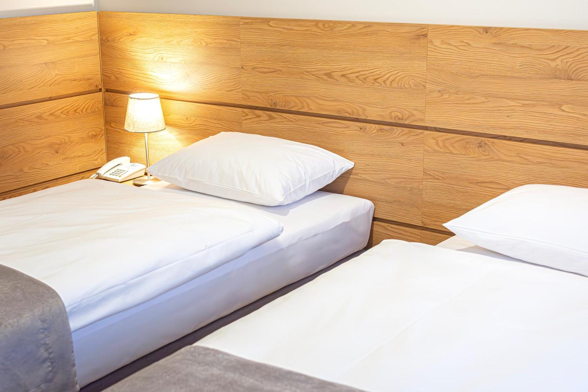 Novy Hotel 지엘로나구라 외부 사진