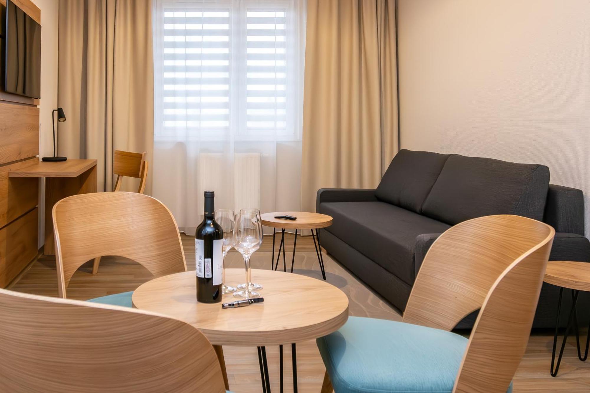 Novy Hotel 지엘로나구라 외부 사진