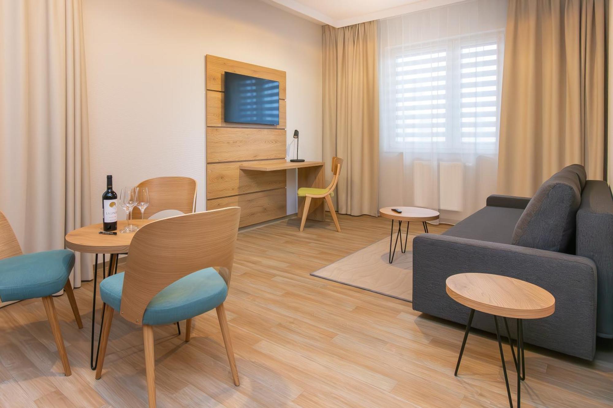 Novy Hotel 지엘로나구라 외부 사진