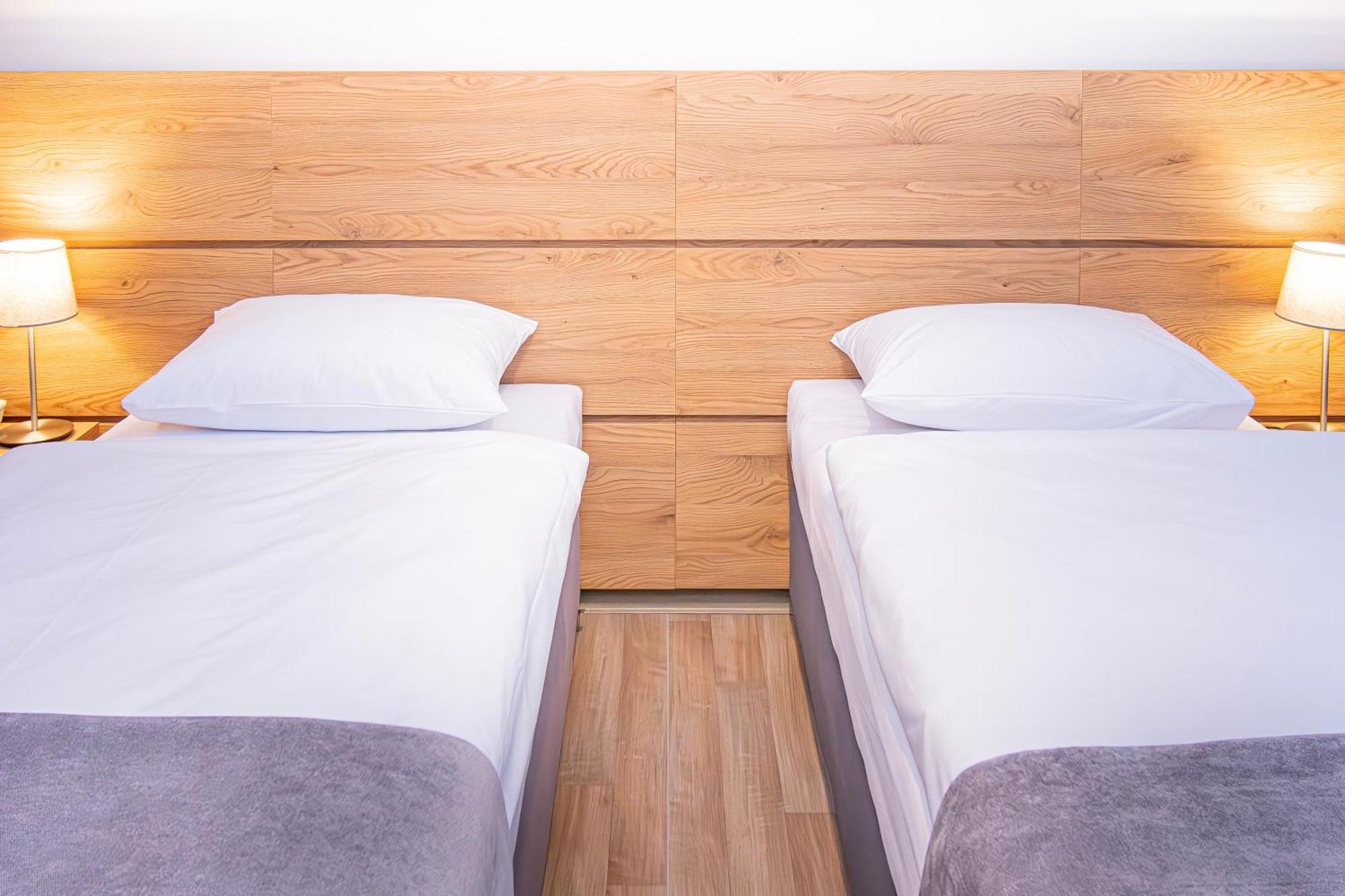 Novy Hotel 지엘로나구라 외부 사진