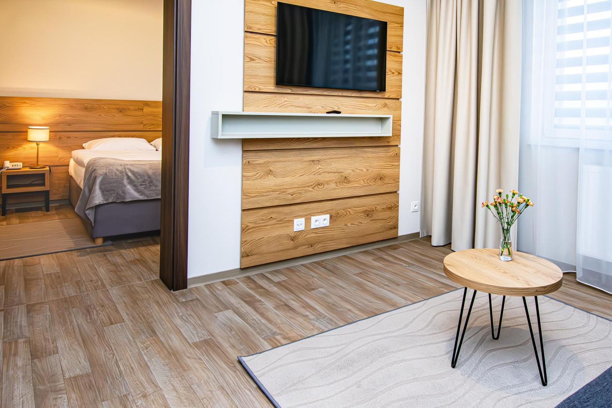 Novy Hotel 지엘로나구라 외부 사진