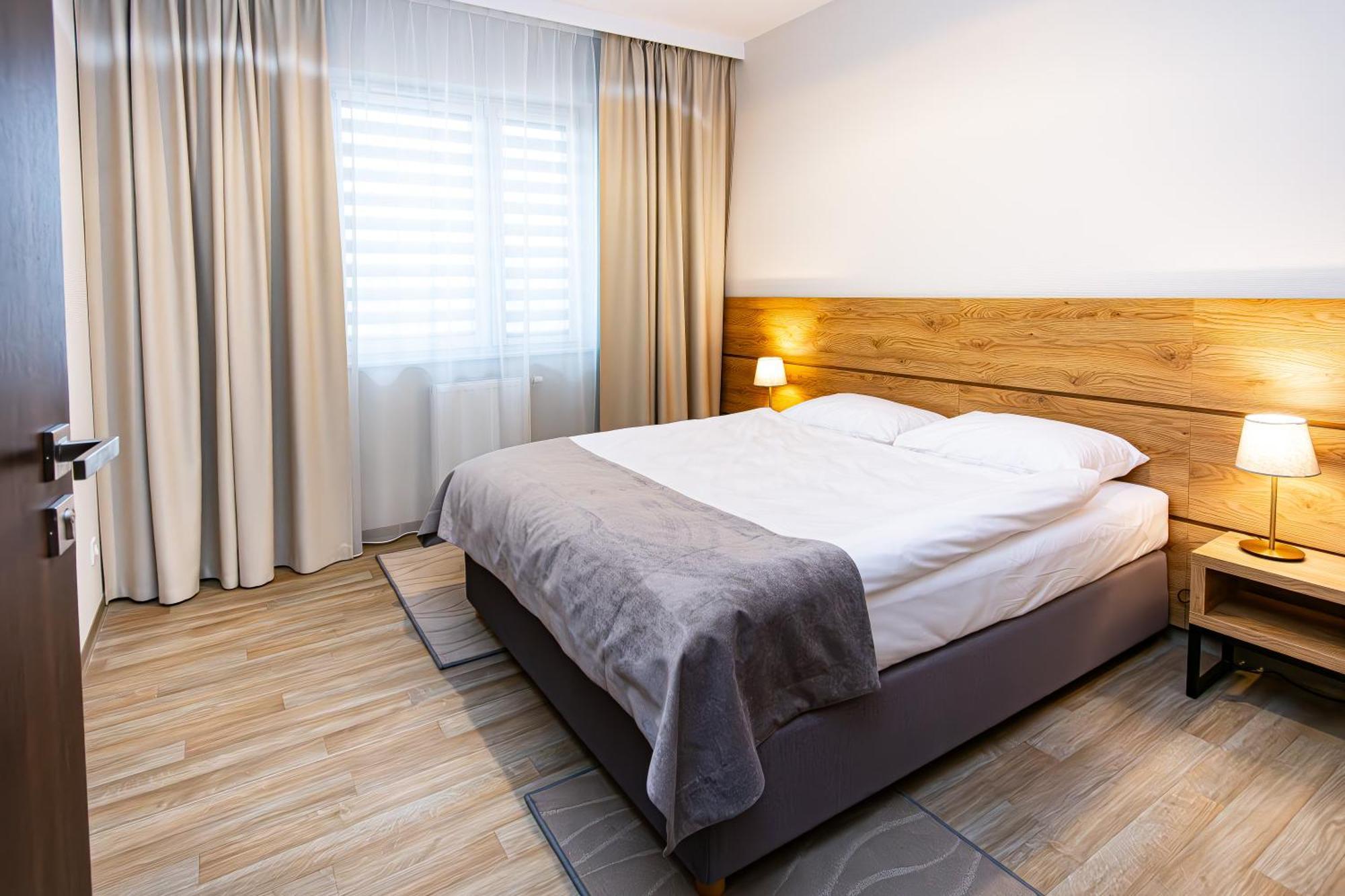 Novy Hotel 지엘로나구라 외부 사진